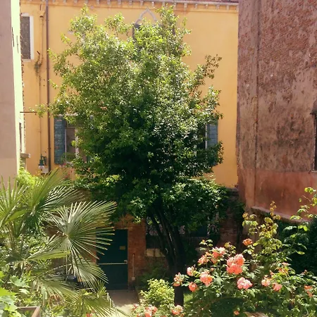 3749 Pontechiodo Bed & Breakfast