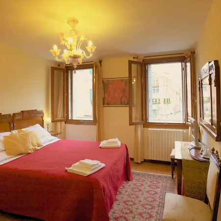 Bed & Breakfast 3749 Pontechiodo 3*