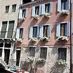 3749 Pontechiodo Bed & Breakfast