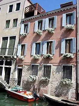 3749 Pontechiodo Bed & Breakfast